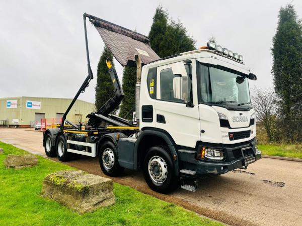 SCANIA P450 XT 8X4 HOOKLOADER