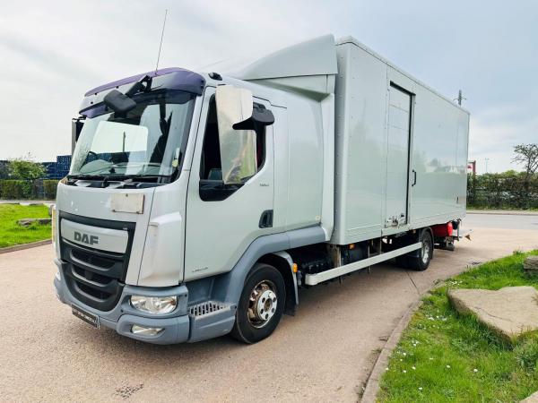 DAF LF 180 7.5 TON BOX TAIL LIFT