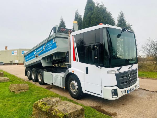 MERCEDES-BENZ ECONIC 3235 8X4 TRIDEM TIPPER